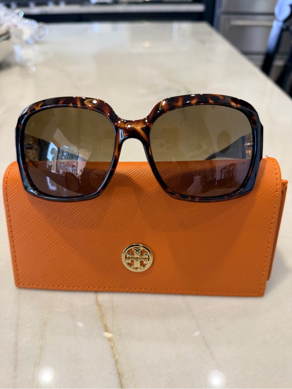 NWOT Tory Burch  TY9027 Tortoiseshell Sunglasses with Brown Lenses AUTHENTIC
